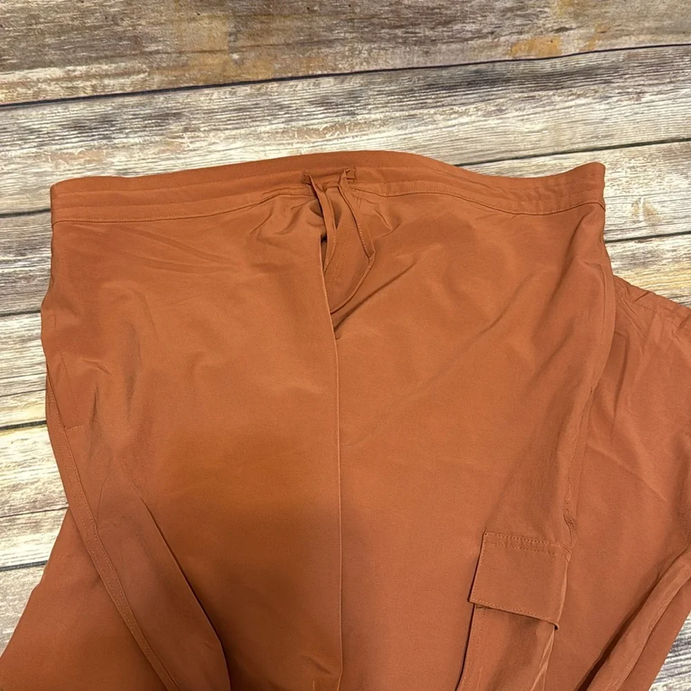 OLD NAVY Cargo Style Tall Pants - Picture 3 of 4